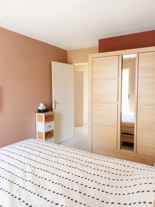 Port-Fréjus – Appartement 2 pièces avec balcon, vue sur le port, résidence avec piscine.