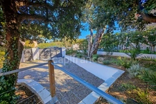 LES ISSAMBRES – PRESTATIONS HAUT DE GAMME – JARDIN PRIVATIF – PISCINE – APERÇU MER