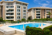 Port-Fréjus – Appartement 2 pièces avec balcon, vue sur le port, résidence avec piscine.