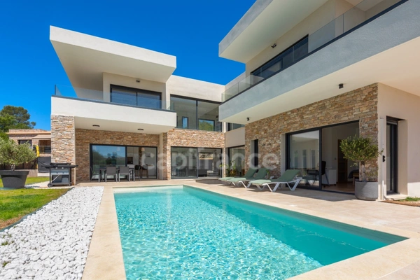 Villa contemporaine récente 8 piéces avec piscine