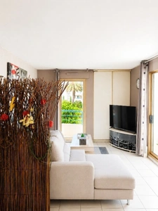 Port-Fréjus – Appartement 2 pièces avec balcon, vue sur le port, résidence avec piscine.