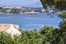 LES ISSAMBRES – PRESTATIONS HAUT DE GAMME – JARDIN PRIVATIF – PISCINE – APERÇU MER