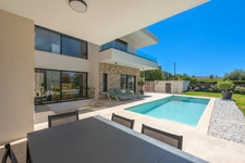 Villa contemporaine récente 8 piéces avec piscine