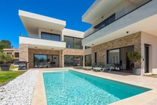Villa contemporaine récente 5 piéces avec piscine