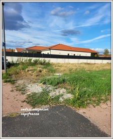 Terrain constructible LEZOUX (63)
