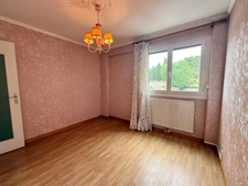Rare opportunity: 4-room apartment for sale with exceptional views of the city of Carcassonne. Asking price: €124,200