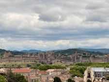 Rare opportunity: 4-room apartment for sale with exceptional views of the city of Carcassonne. Asking price: €124,200