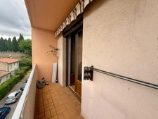 Rare opportunity: 4-room apartment for sale with exceptional views of the city of Carcassonne. Asking price: €124,200