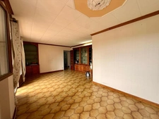 Rare opportunity: 4-room apartment for sale with exceptional views of the city of Carcassonne. Asking price: €124,200