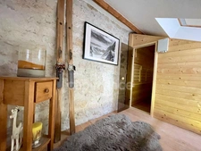 PRÉVESSIN-MOËNS – Ancienne forge du XIXᵉ transformée en loft – 187 m² – 3 chambres – Jardin