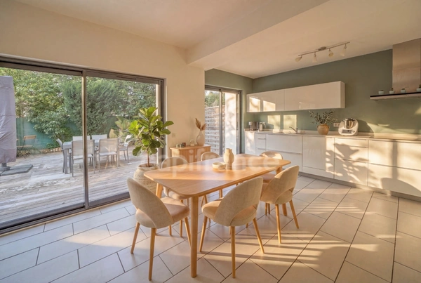 Dpt Ain (01), à vendre PREVESSIN MOENS appartement T4 de 153,89 m²  