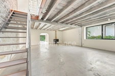 PRÉVESSIN-MOËNS – Ancienne forge du XIXᵉ transformée en loft – 187 m² – 3 chambres – Jardin
