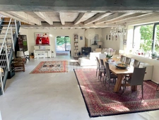 PRÉVESSIN-MOËNS – Ancienne forge du XIXᵉ transformée en loft – 187 m² – 3 chambres – Jardin