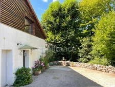 PRÉVESSIN-MOËNS – Ancienne forge du XIXᵉ transformée en loft – 187 m² – 3 chambres – Jardin