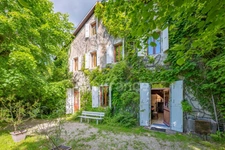 Dpt Ain (01), à vendre proche de GEX  maison P6 de 197 m² - Terrain de 1300 m²  