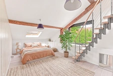 PRÉVESSIN-MOËNS – Ancienne forge du XIXᵉ transformée en loft – 187 m² – 3 chambres – Jardin