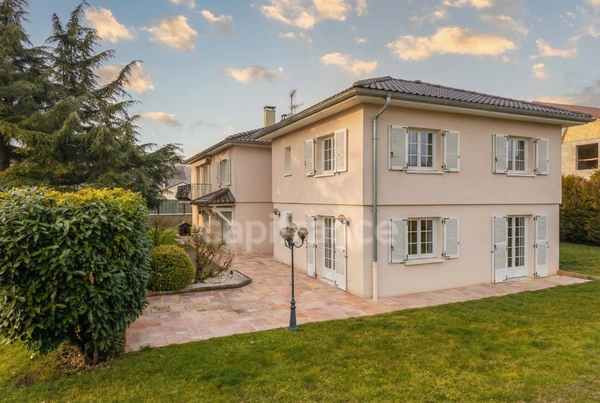 Maison à vendre 6 pièces CROZET (01)