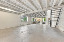 PRÉVESSIN-MOËNS – Ancienne forge du XIXᵉ transformée en loft – 187 m² – 3 chambres – Jardin