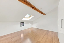 PRÉVESSIN-MOËNS – Ancienne forge du XIXᵉ transformée en loft – 187 m² – 3 chambres – Jardin