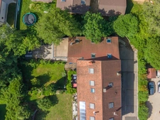PRÉVESSIN-MOËNS – Ancienne forge du XIXᵉ transformée en loft – 187 m² – 3 chambres – Jardin