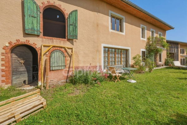 Maison à vendre 5 pièces PERON (01)