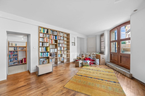 Maison à vendre 10 pièces GEX (01)