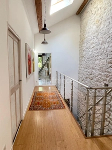 PRÉVESSIN-MOËNS – Ancienne forge du XIXᵉ transformée en loft – 187 m² – 3 chambres – Jardin