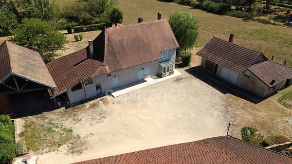 Longère avec 1 hectare de terrain et dépendances 