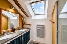 LONGÈRE DE CARACTÈRE RÉNOVÉE - 220m2 - BERRIC