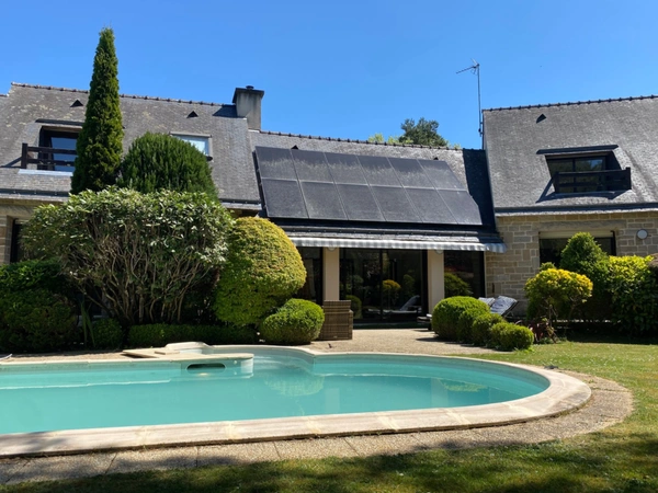 PROPRIÉTÉ AVEC PISCINE - 210 m² - PLOEMEL
