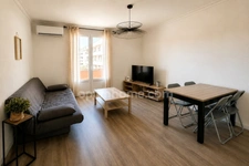 Appartement T3 55m2 rénové avec balcon – Proche port et commerces