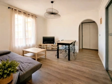 Appartement T3 55m2 entièrement rénové avec balcon – Proche port et commerces