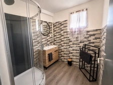 Appartement T3 55m2 entièrement rénové avec balcon – Proche port et commerces