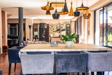 Villa contemporaine – 10 pièces – env. 300 m² – piscine – spa