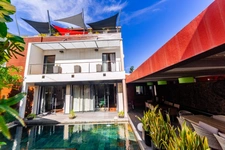 Villa contemporaine – 10 pièces – env. 300 m² – piscine – spa