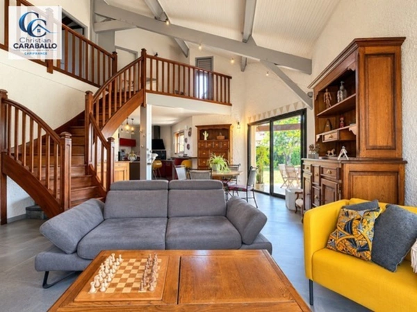 Maison 120 m² – 4 chambres – Séjour cathédrale – Piscine – Terrain 1 300 m²