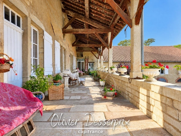 Maison à vendre 10 pièces PERONNE (71)
