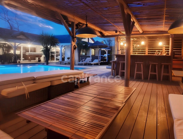Maison 250m² sur 2000m² à Lacanau – Piscine, spa, sauna – Rare
