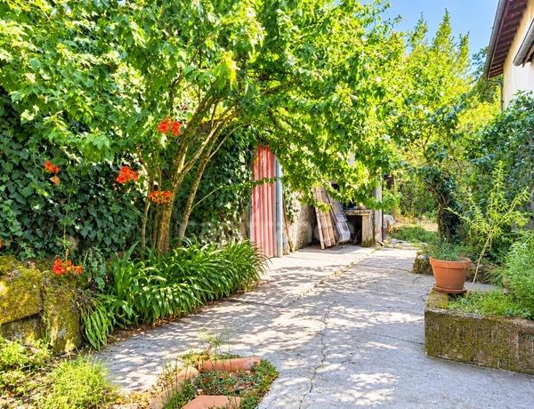 BOURG DU VIEUX LORMONT - QUARTIER MAIRIE - GRANDE MAISON DE 160M2 + JARDIN 