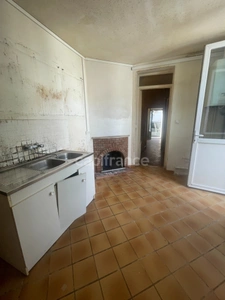 BORDEAUX RIVE DROITE - VIEUX LORMONT - ECHOPPE BORDELAISE 3 PIECES DE 78M2 A RENOVER