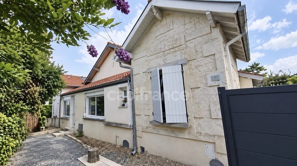 LACANAU BOURG – ANCIENNE MAISON CANAULAISE RENOVEE 4 PIECES DE 143 m² + JARDIN - AU CALME- SANS VIS-A-VIS