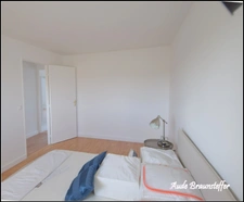 Dpt Yvelines (78), à louer limitrophe Saint Germain en Laye, appartement T2 rénové loué en meublé avec place de parking