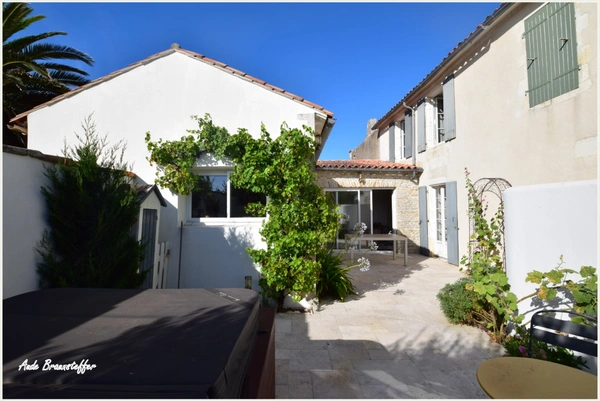 Maison à vendre 5 pièces SAINT CLEMENT DES BALEINES (17), 3 chambres, belle réception