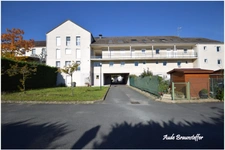 Dpt Yvelines (78), à louer limitrophe Saint Germain en Laye, appartement T2 rénové loué en meublé avec place de parking