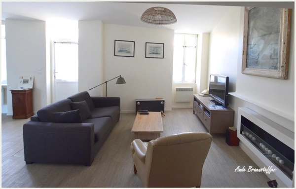 Maison entièrement rénovée à vendre 4 pièces SAINT CLEMENT DES BALEINES (17) à 200 m du centre