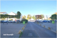 Dpt Yvelines (78), à louer limitrophe Saint Germain en Laye, appartement T2 rénové loué en meublé avec place de parking