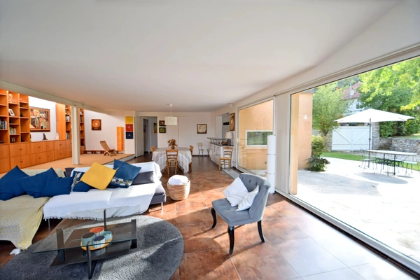 Dpt Yvelines (78), à vendre VILLENNES SUR SEINE, propriété P11 de 327,3 m² sur un terrain piscinable de 1 495,00 m² 