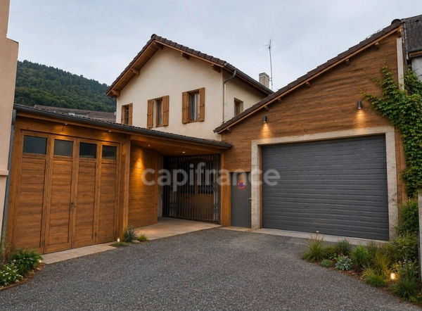 LOURDES CENTRE – Ensemble immobilier à fort potentiel avec ateliers, appartement, garages et terrasse