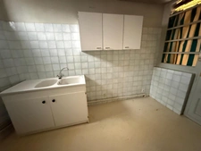 LOURDES CENTRE – Ensemble immobilier à fort potentiel avec ateliers, appartement, garages et terrasse