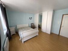 Maison de ville 104 m² – 2 chambres et beaux volumes – BROGLIE (27270)
